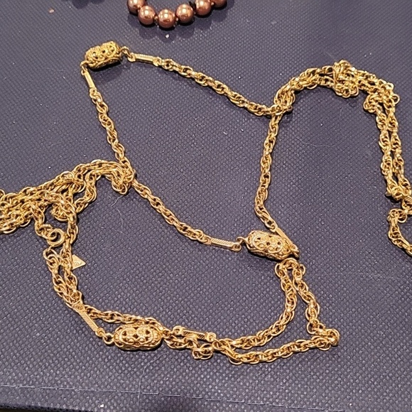 Necklaces - Picture 4 of 6